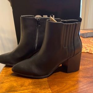 Black Bootie Size 8.     109